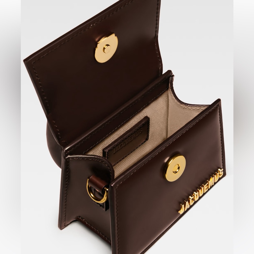 LE RAPHIA
Signature leather mini handbag.

Le Chiquito - Picture 5 of 5